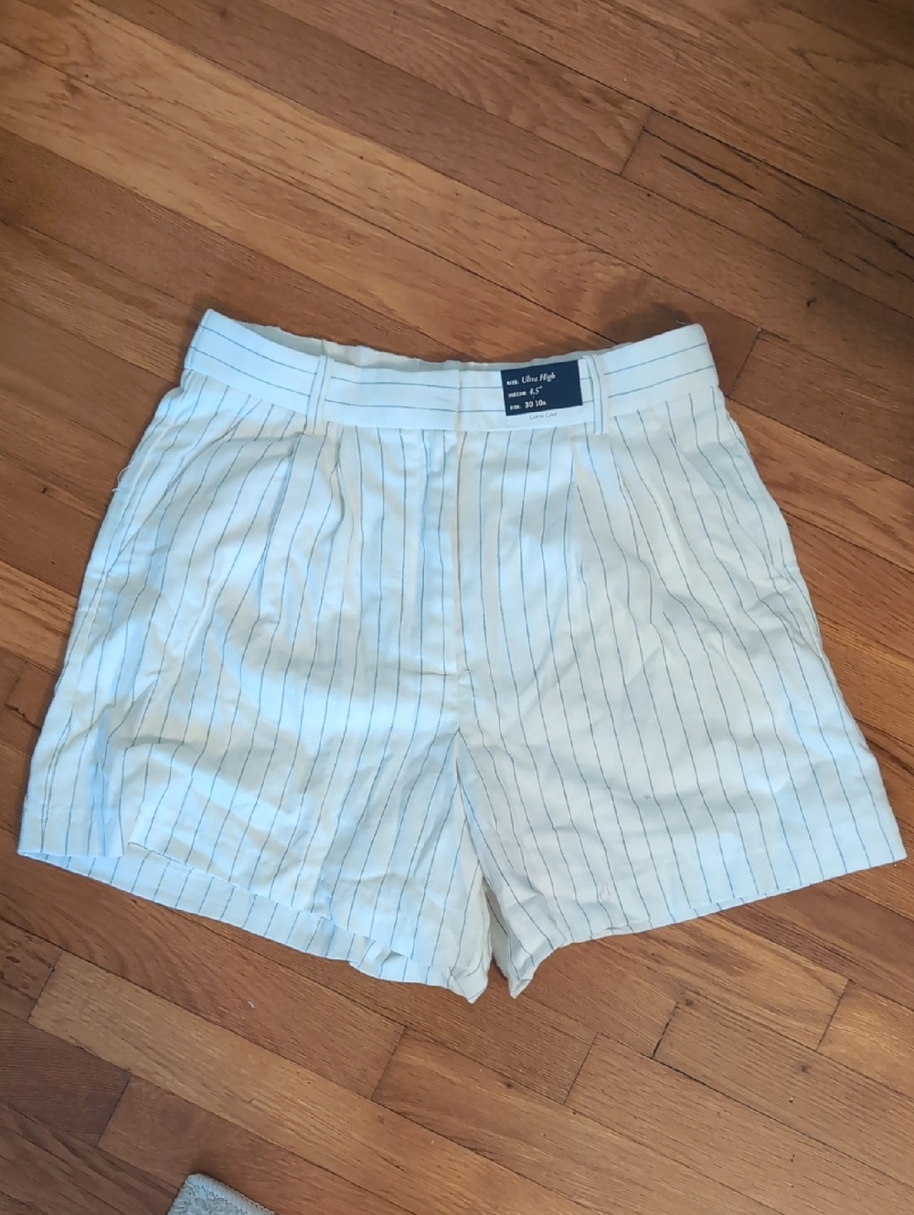 NWT Abercrombie & Fitch Linen Blend White Shorts with Navy Pinstripes